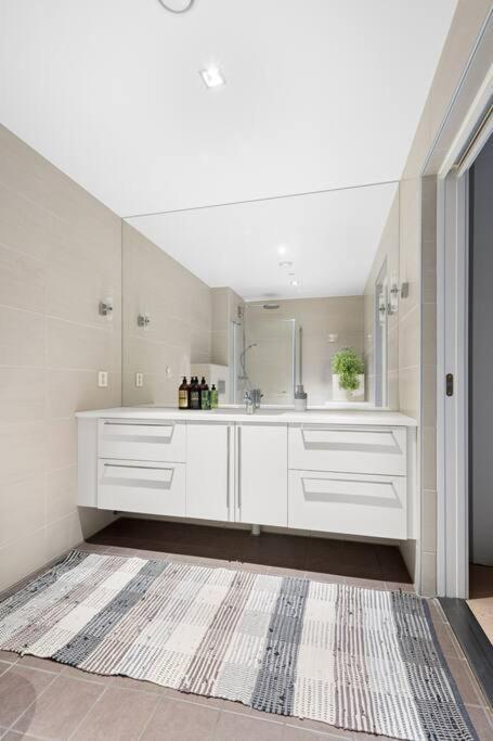 Modern 3Bed Room Sea View Apartment @ Oslo Barcode Εξωτερικό φωτογραφία